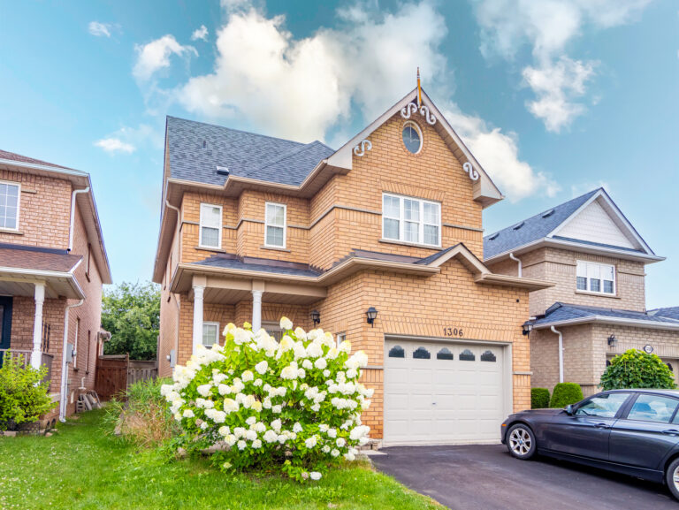 Read more about the article 1306 Sandpiper Road, Oakville