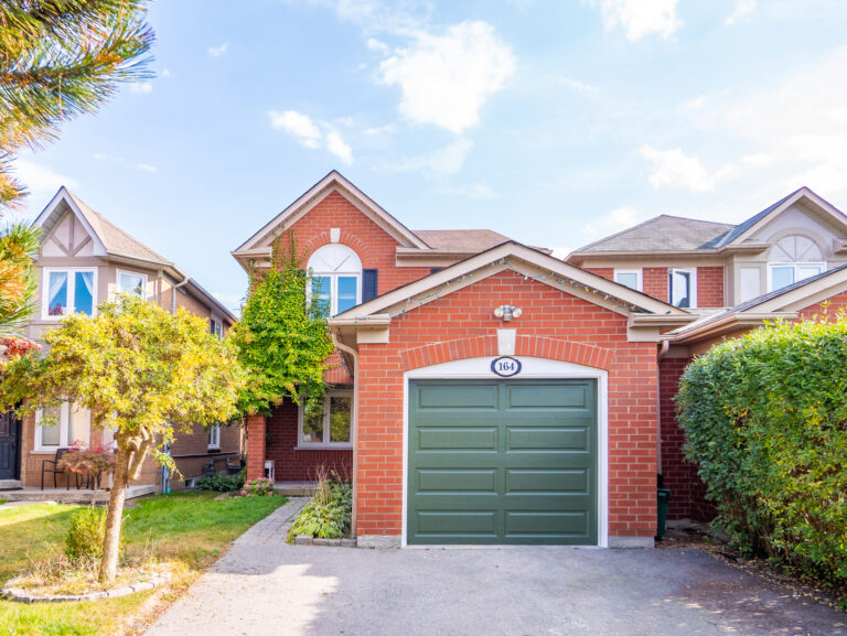 Read more about the article 164 White Pine Crescent, Pickering