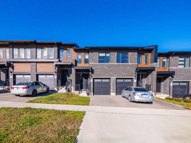 Read more about the article 913 Robert Ferrie Drive, Kitchener