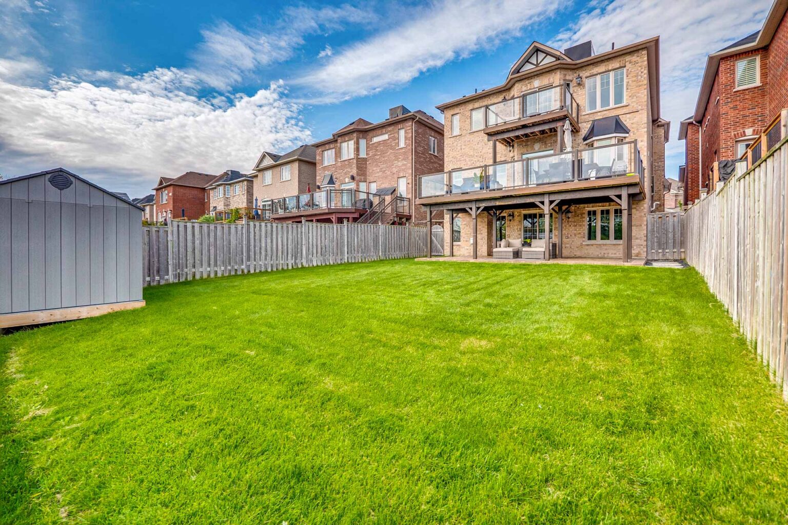 real estate photography backyard exterior