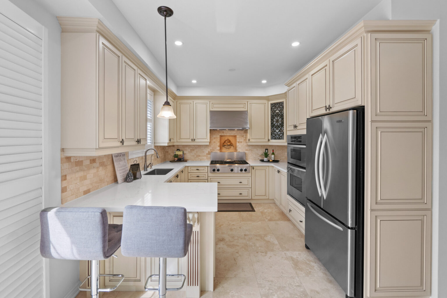 real estate photography burlington kitchen