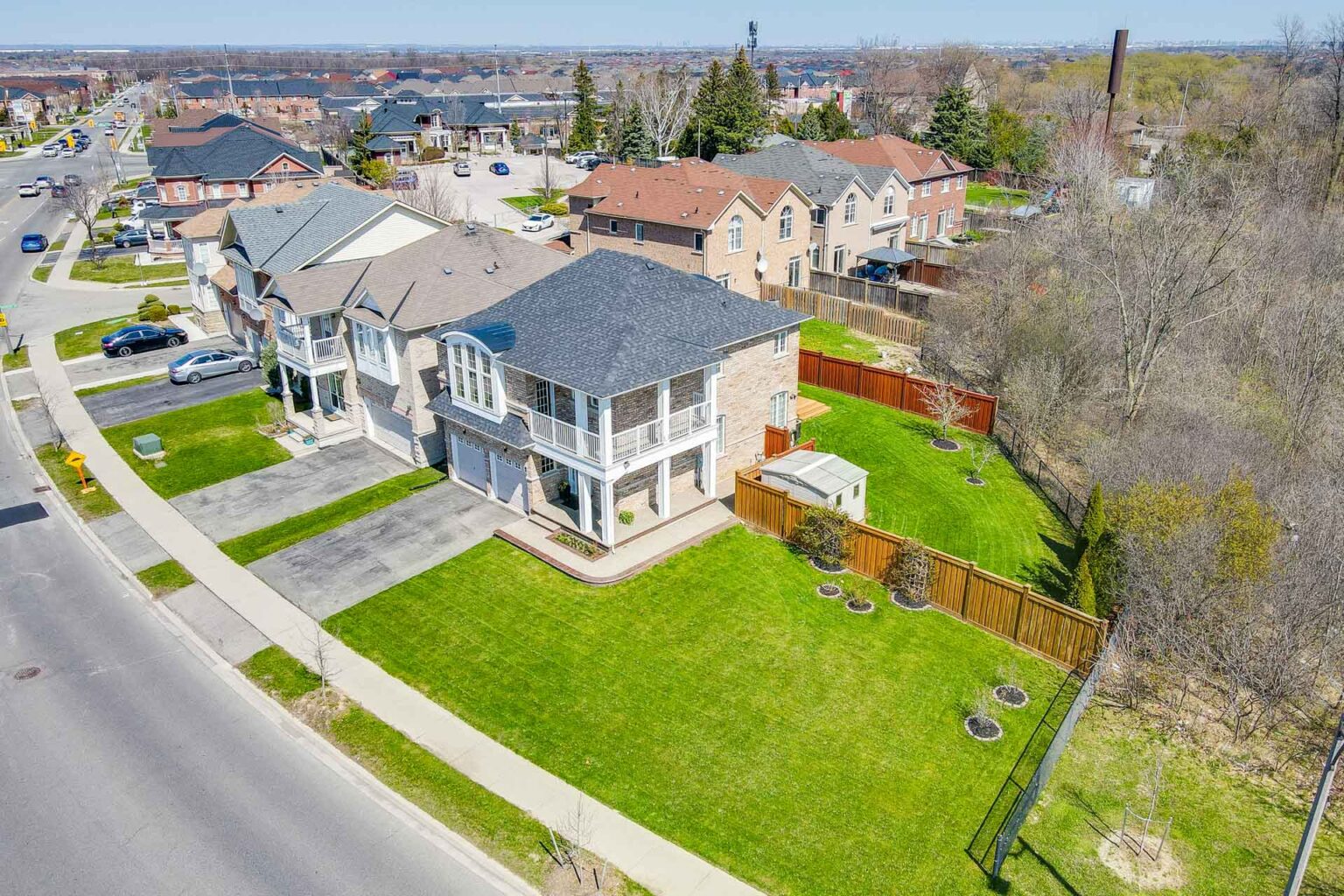 real estate photography huge lawn aerial