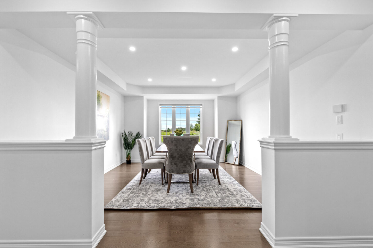 real estate photography luxury dining room