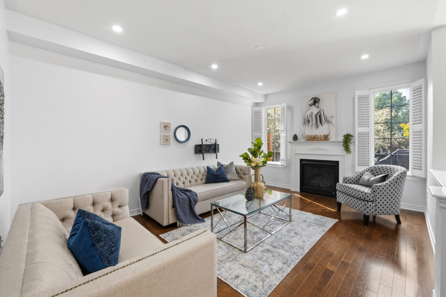 real estate photography massive family room