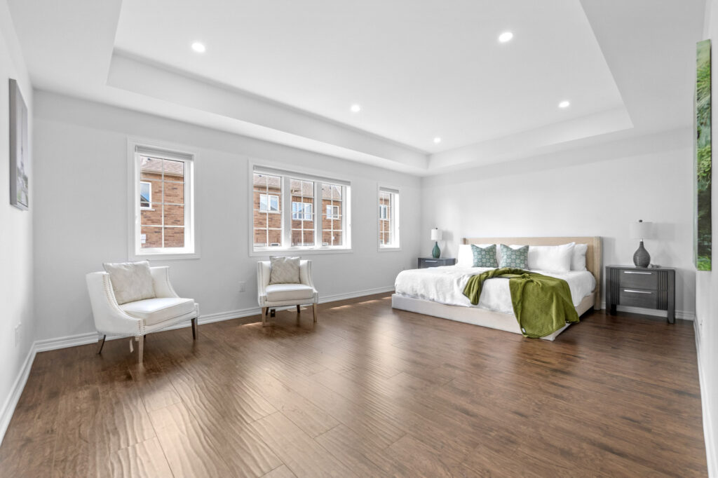 real estate photography primary bedroom