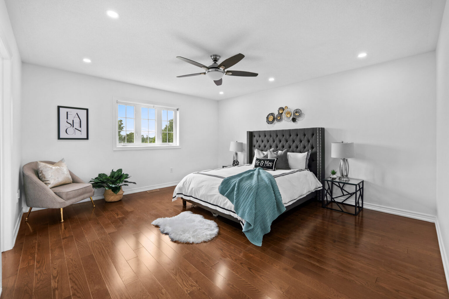 real estate photography staged bedroom