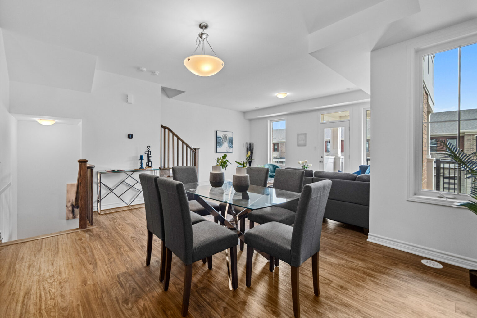 real estate photography staged dining area